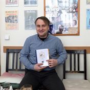 Michal Stejskal jako učitel Cyril a jeho vytuněný mini scénář.